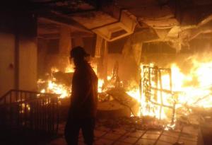 Bomberos atendieron nuevo incendio en sede administrativa de Corpoelec Táchira (Fotos)