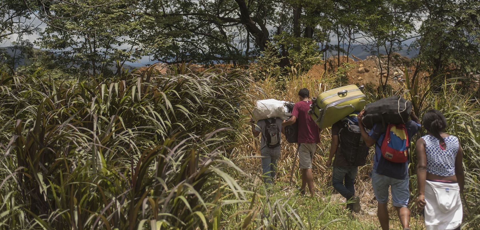 WSJ: Venezolanos desesperados cruzan una frontera violenta y sin ley hacia Colombia (FOTOS)
