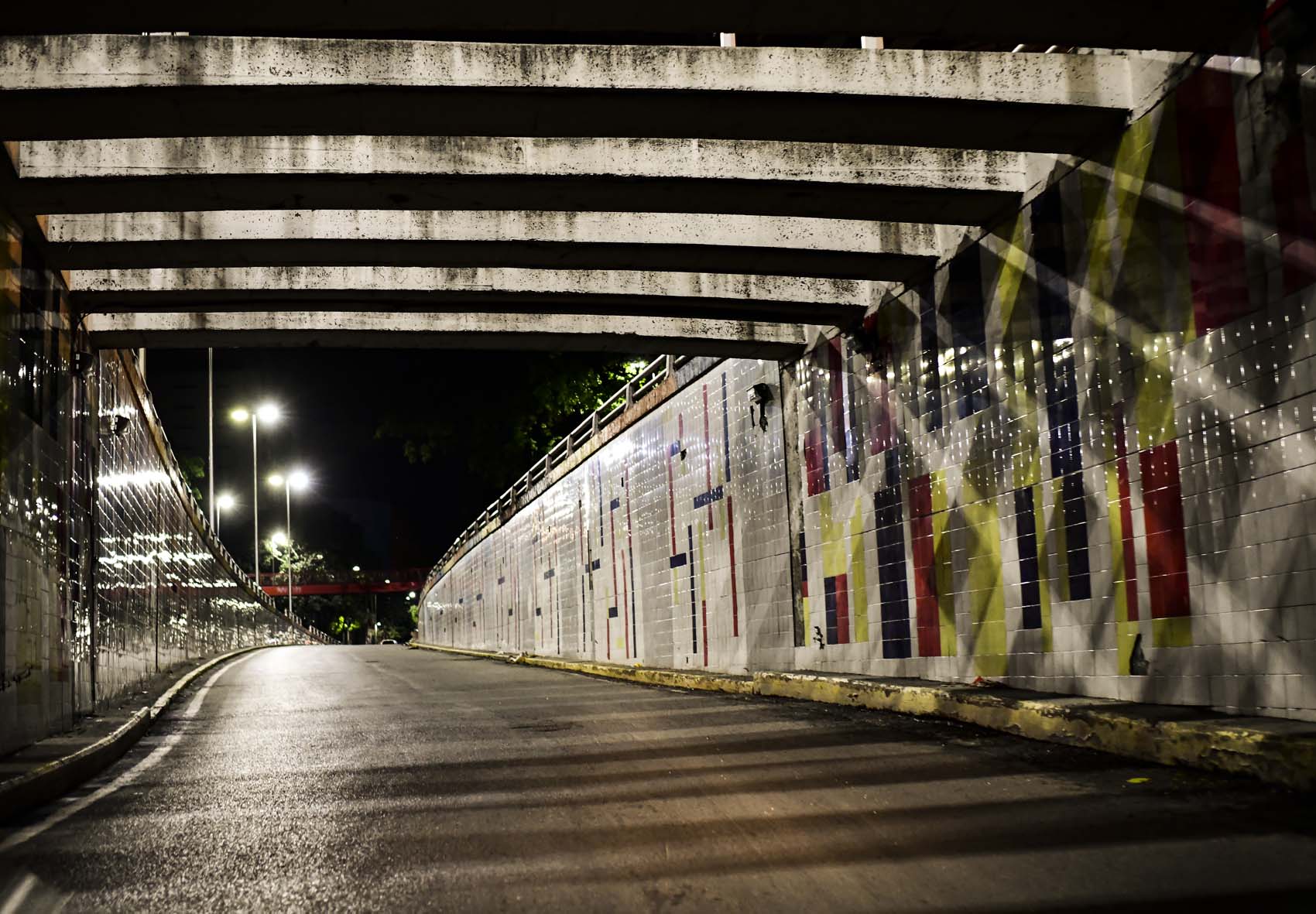 La metrópolis caída: El colapso de Caracas, la joya de América Latina