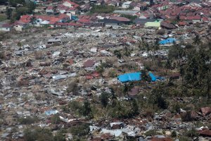 Más de mil personas podrían estar desaparecidas en Indonesia tras sismo y tsunami