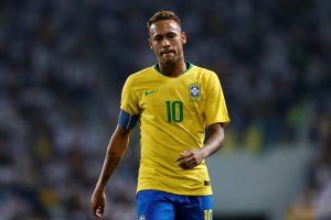 Denuncian por extorsión a modelo que acusó a Neymar de violación