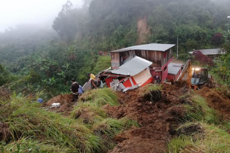 Deslizamiento de tierra deja doce personas muertas en Colombia (Fotos)