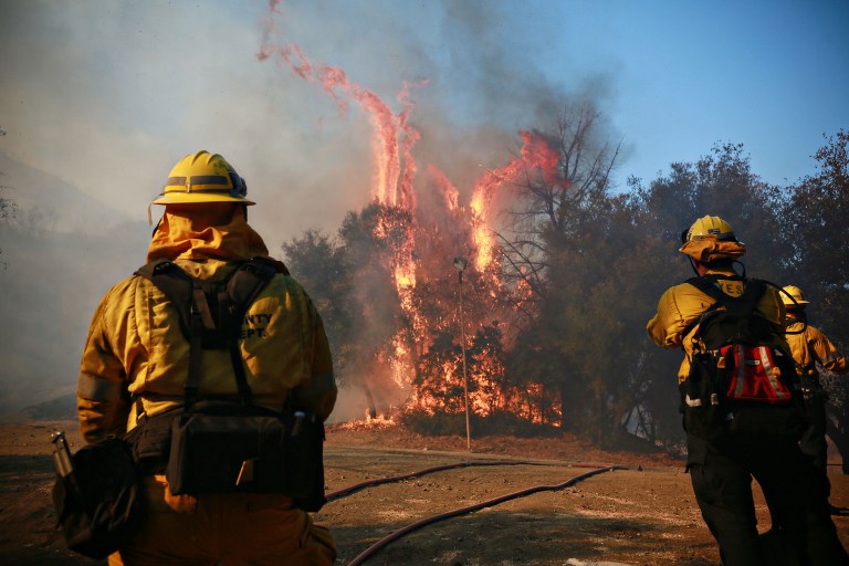 Las autoridades buscan a más de 100 desaparecidos en incendios de California