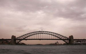 Una tormenta de arena retrasa vuelos y cubre la Casa de la Ópera de Sidney (fotos)