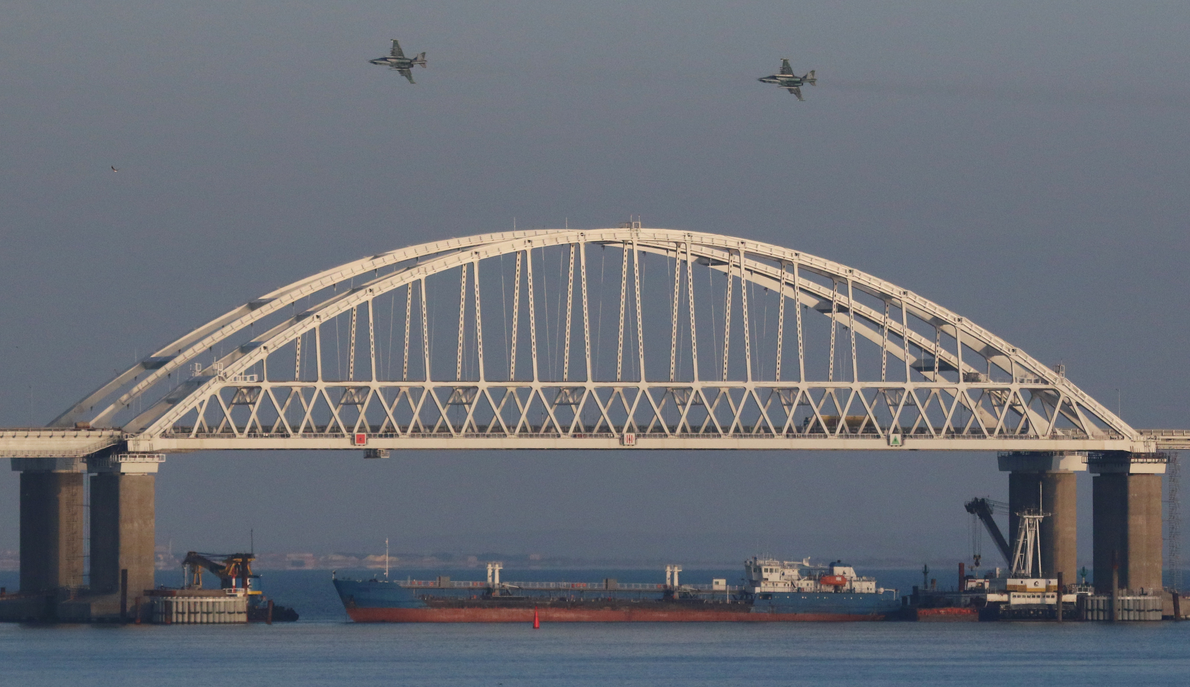 Putin prohibió la entrada de buques extranjeros al mar de Azov
