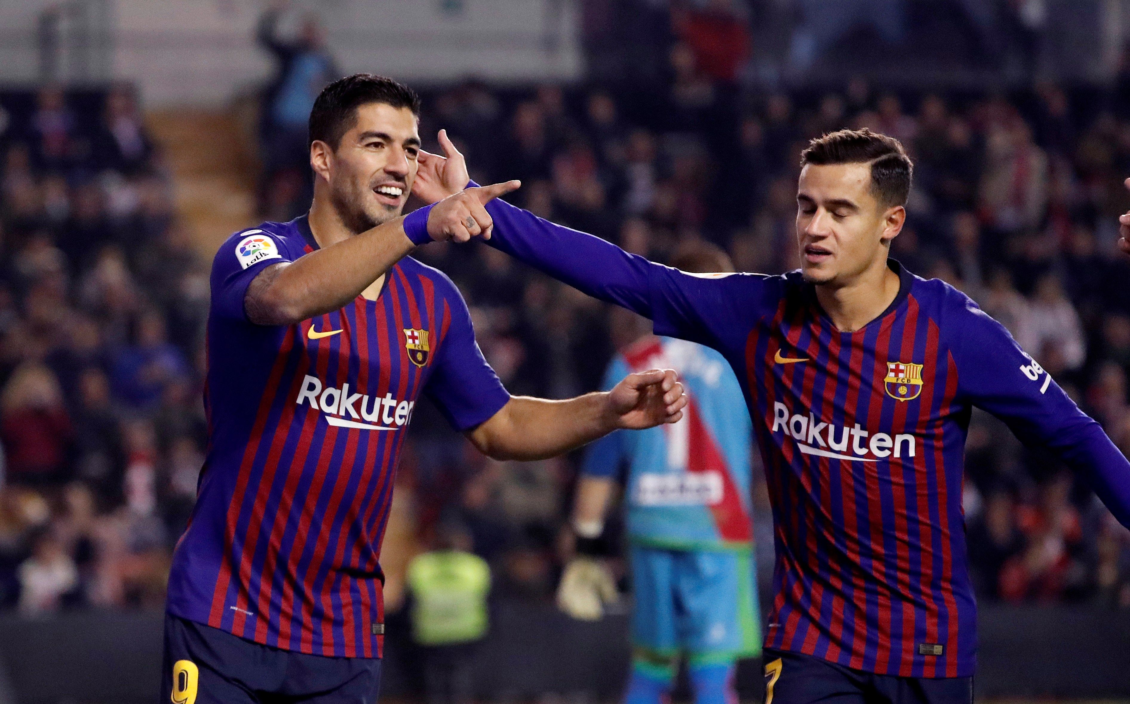 Dembelé y Luis Suárez salvan al Barcelona de ser partido por un Rayo