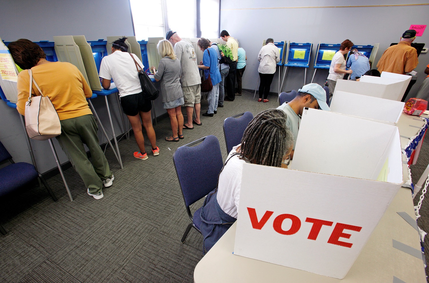 El 25 % de hispanos registrados para votar en legislativas de EEUU ya lo ha hecho, según encuesta