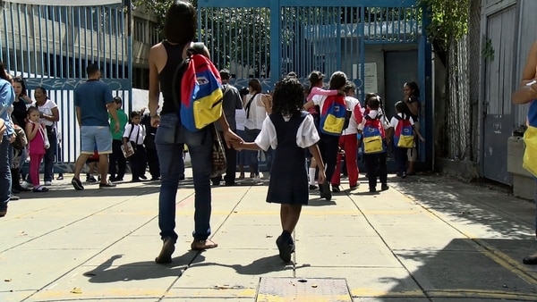 Alumnos se reintegran a las clases frente a un panorama desalentador