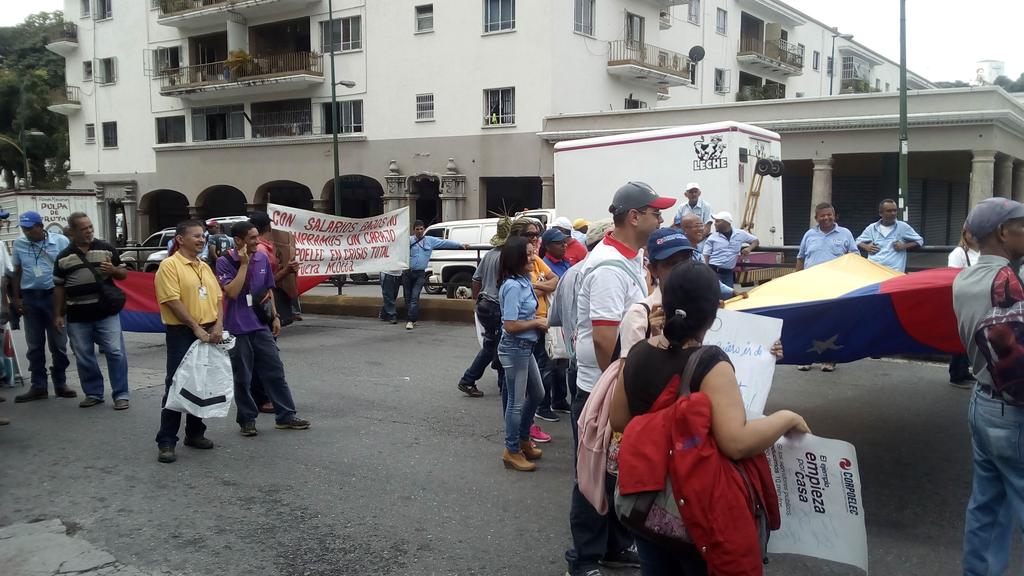 Trabajadores de Corpoelec trancan la avenida Baralt en medida de protesta #9Nov