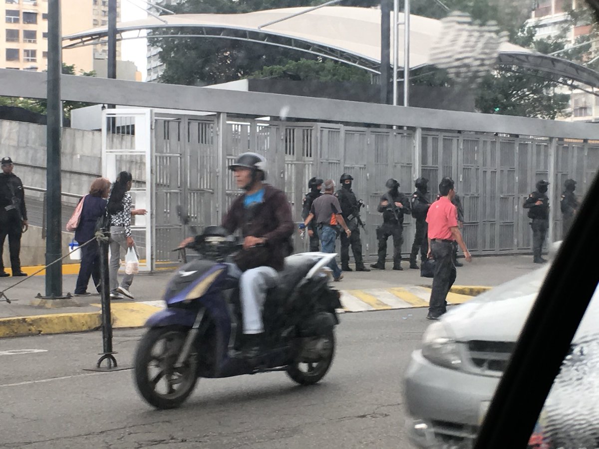 SNTP exige investigación tras detención de dos periodistas agredidas por el Sebin en Plaza Venezuela