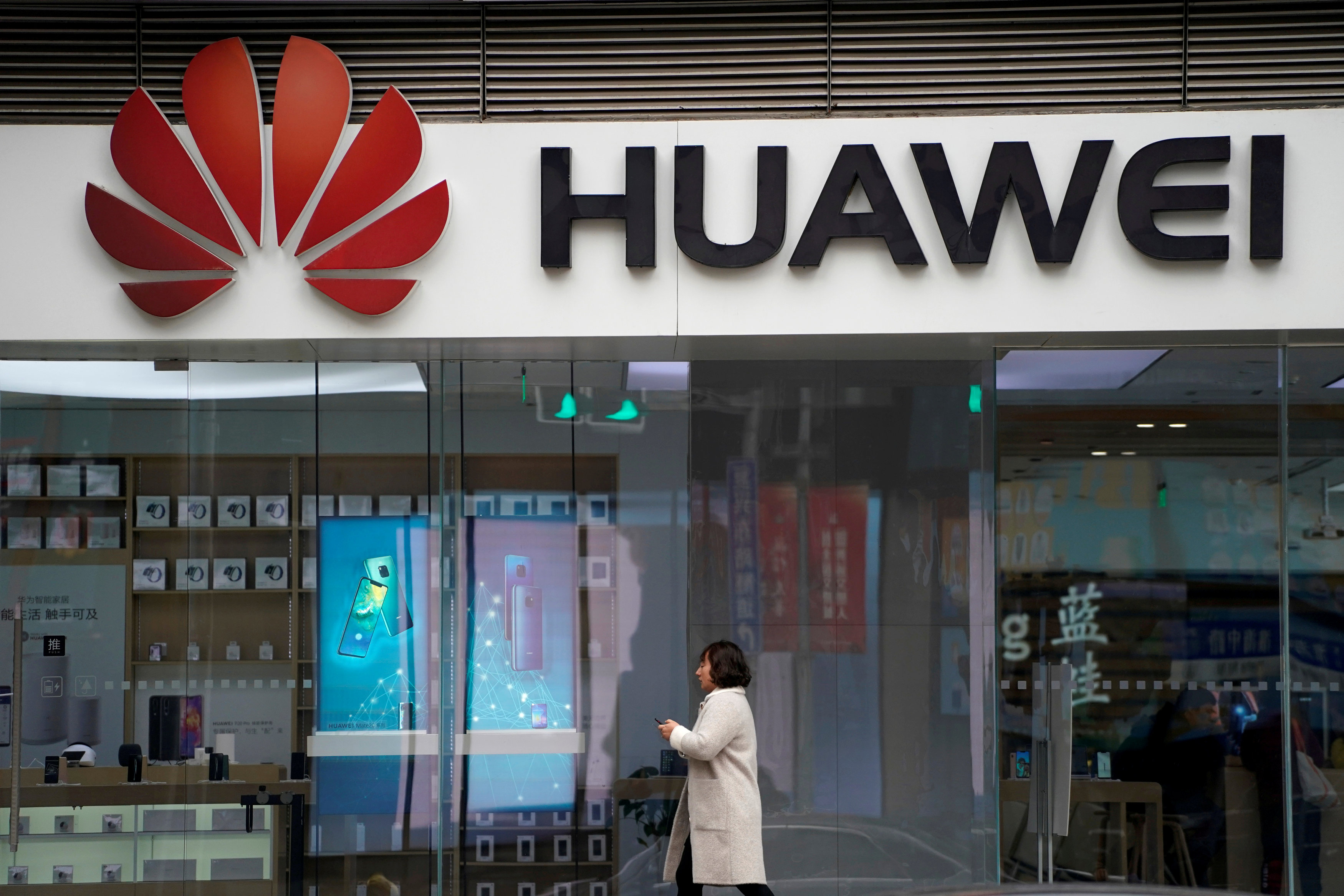 En caída libre: Otra importante empresa se sacude a Huawei