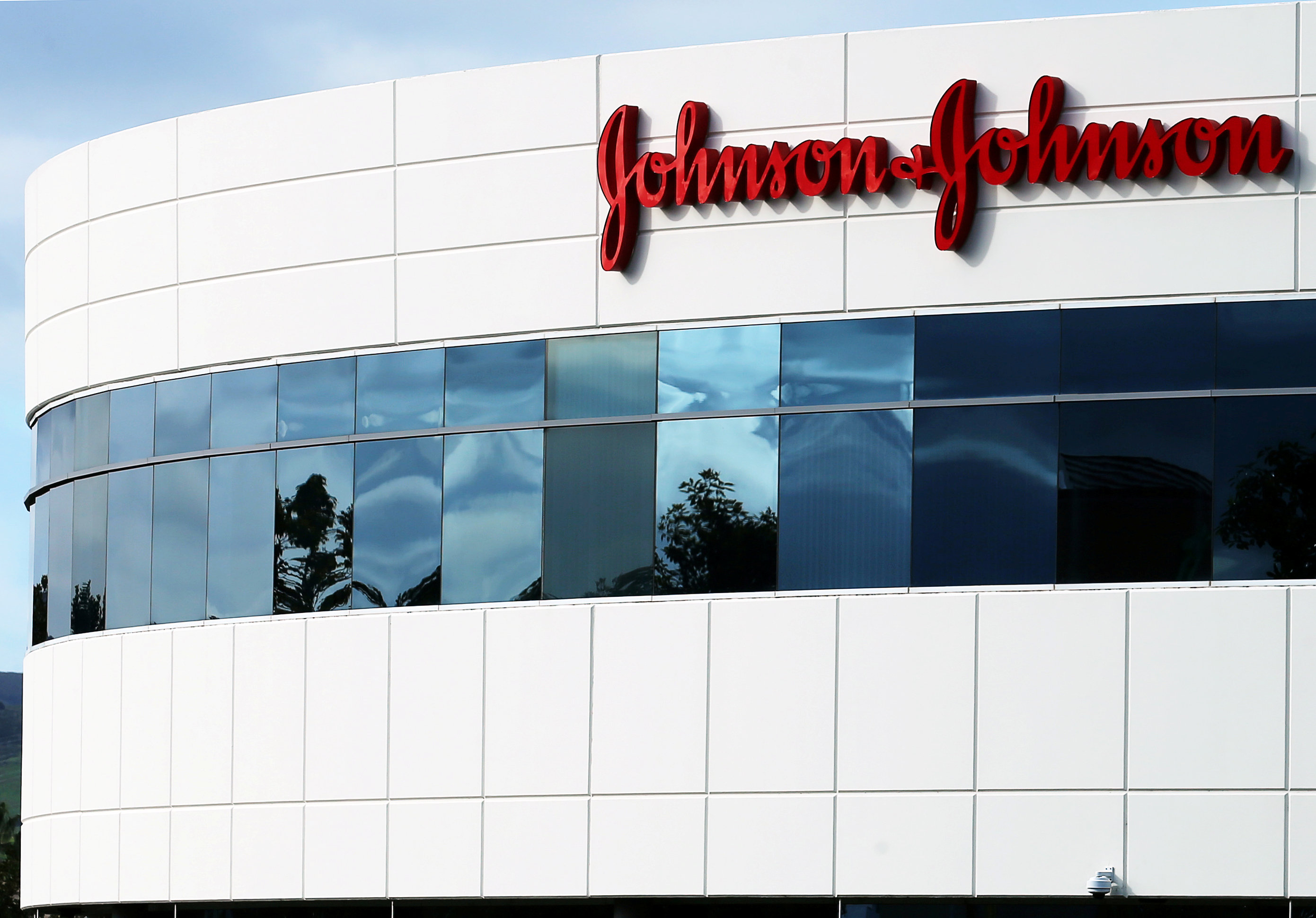 J&J comenzará ensayos en humanos de vacuna contra Covid-19 en segunda quincena de julio