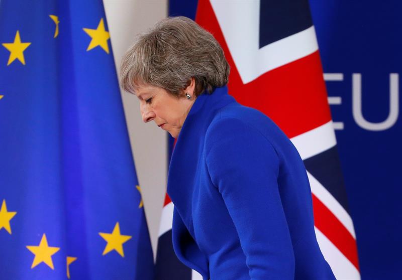 May pospone la votación del brexit para buscar garantías adicionales