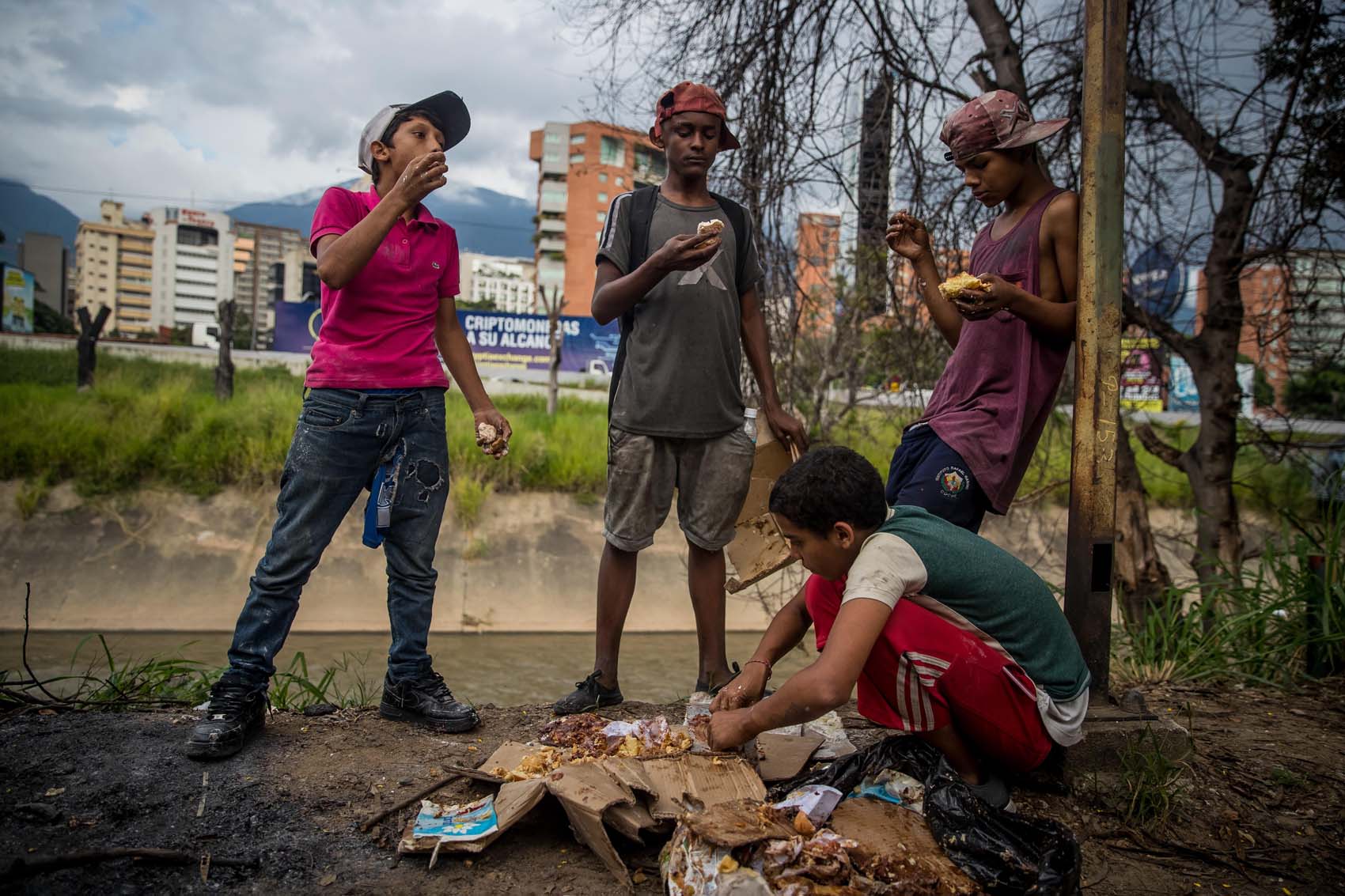 La crisis de Venezuela desde adentro: violencia, niños hurgando por comida y soldados al límite de su paciencia