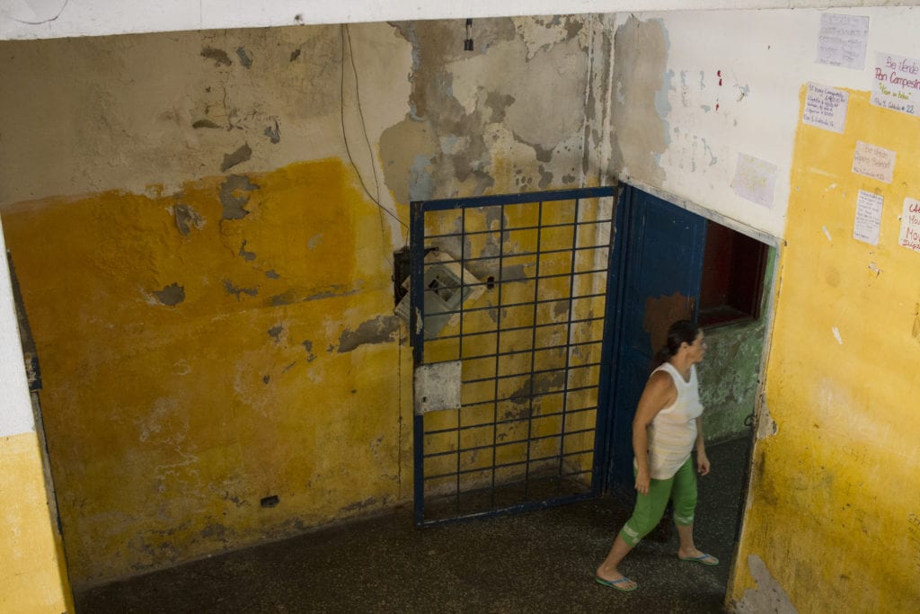 Refugios, depósitos de familias pobres en el municipio Libertador (fotos)