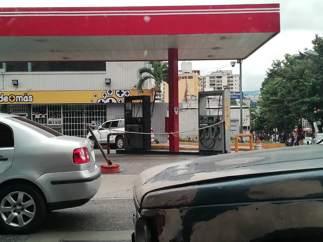Escasez de gasolina en Caracas se debe al accidente en llenadero de Guatire