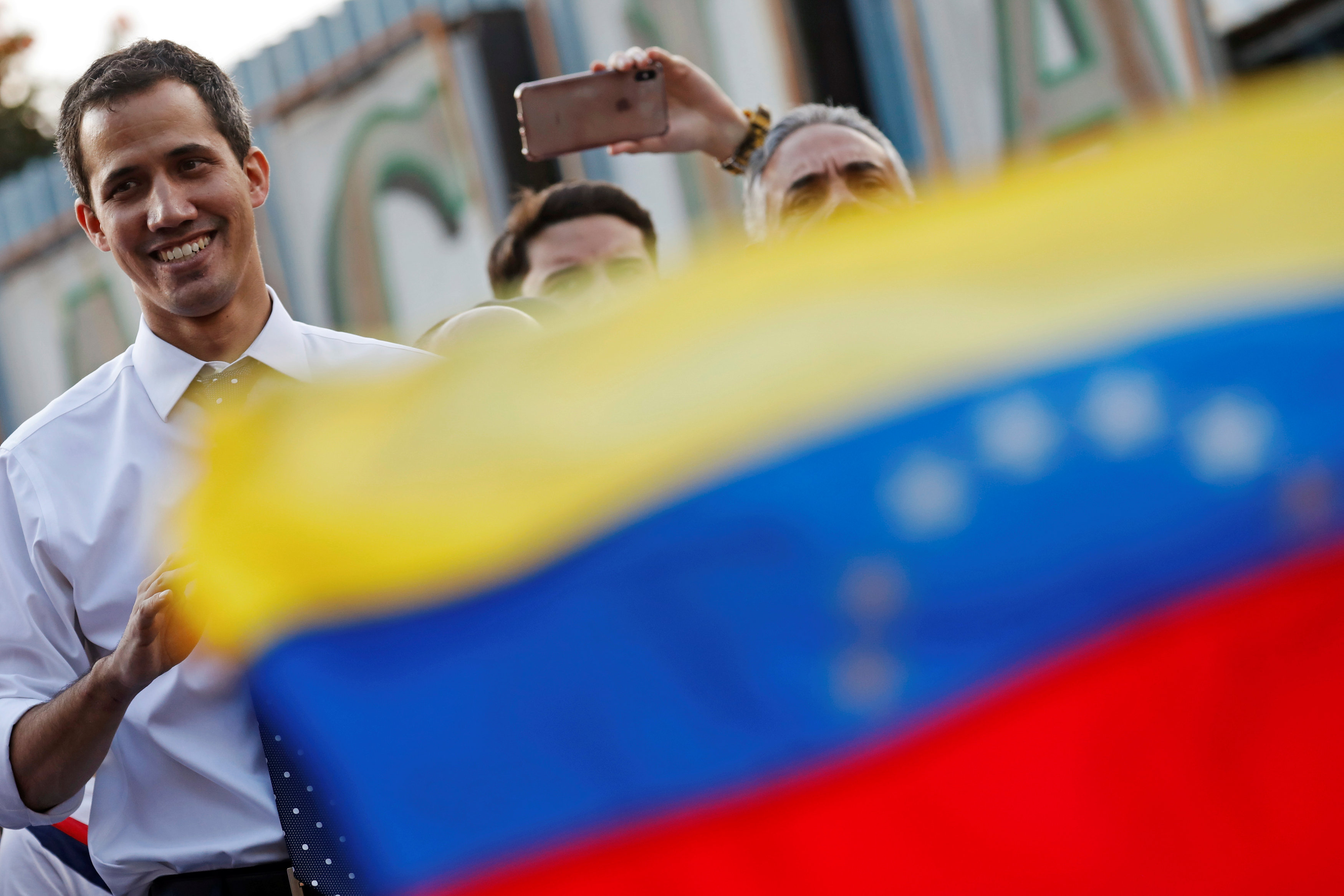 Juan Guaidó tras juramentarse: Luchemos para lograr la felicidad y la paz de todo nuestro pueblo