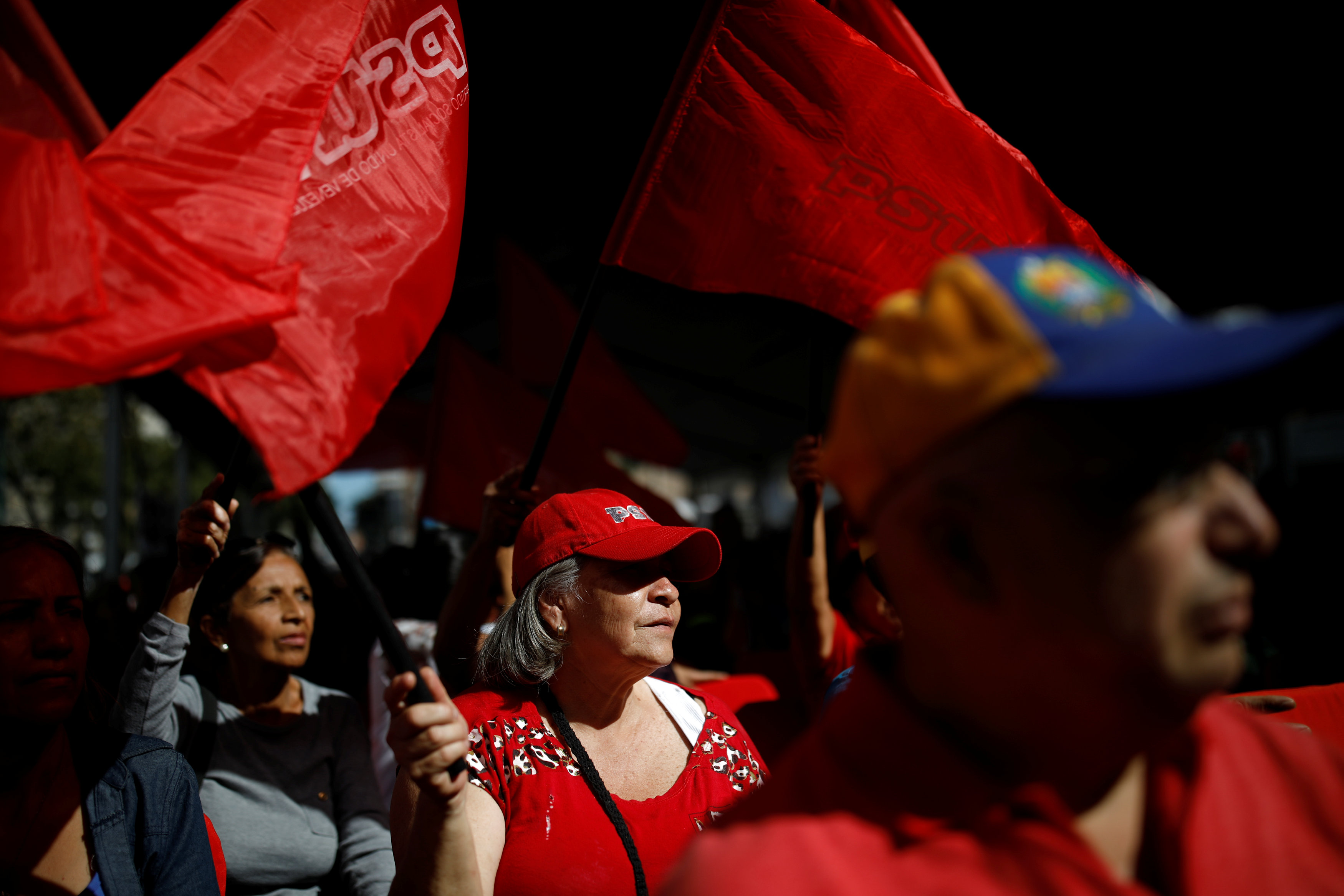 Maduro quedó escuálido en medio de unas lolas caídas (LA FOTO)