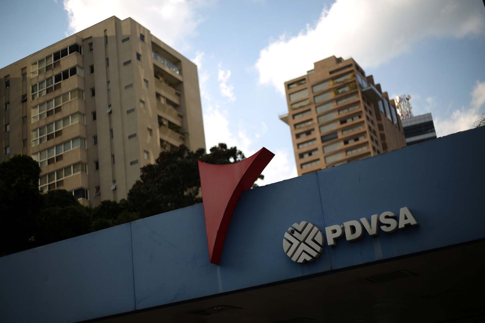 Inversores dicen que bancos dejaron de negociar bonos de Pdvsa tras sanciones de Estados Unidos