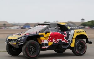 Sébastien Loeb se llevó la segunda etapa del Rally Dakar en autos 