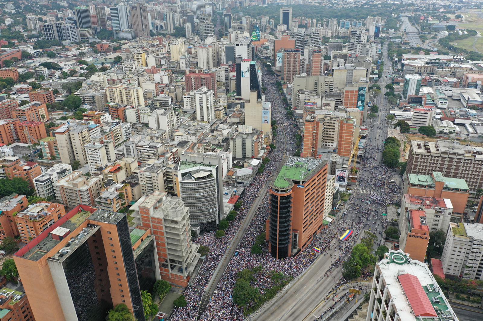 Desde un drone… las FOTOS de la masiva concentración en la plaza Juan Pablo II #23Ene