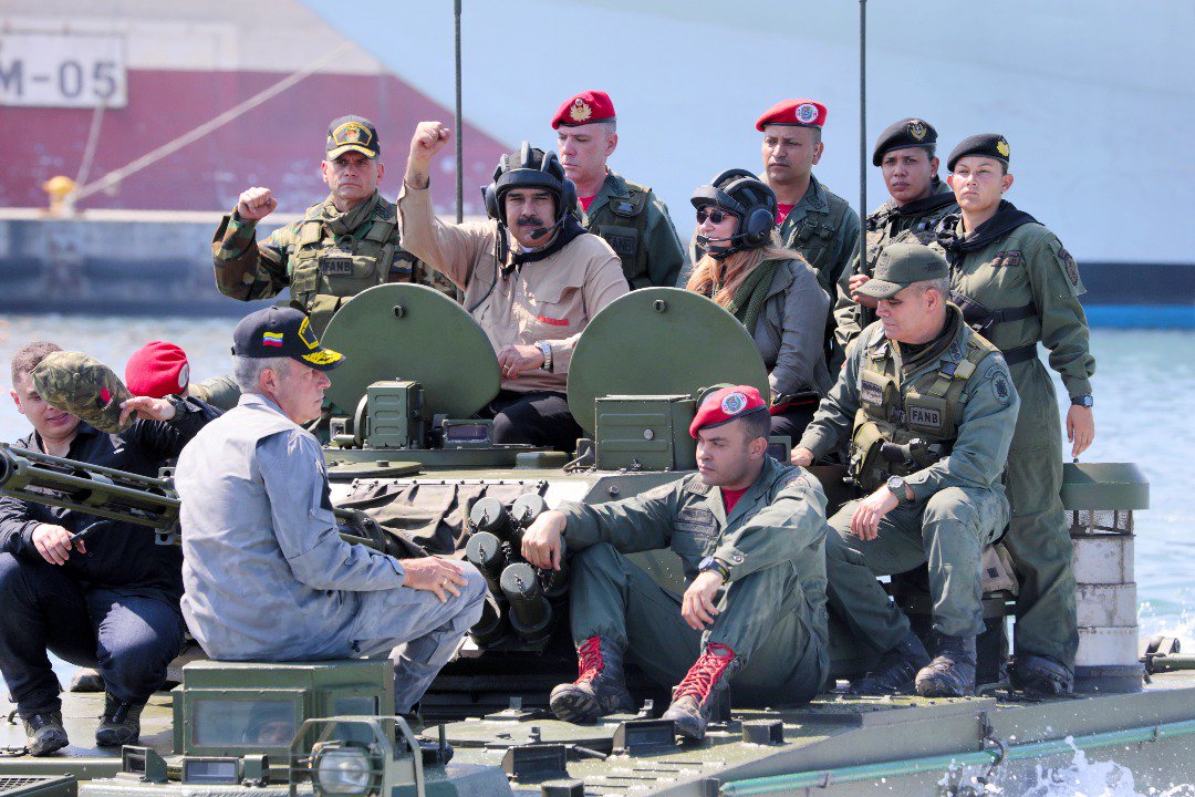 Los detalles que revelan el miedo de Maduro a los militares venezolanos (FOTOS)