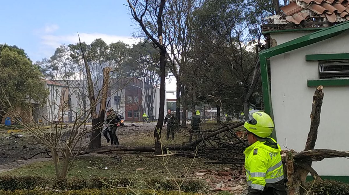 Fuerte explosión cerca de escuela de policías en Bogotá (videos)