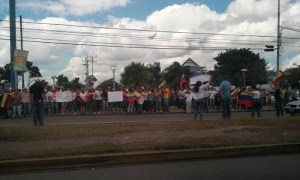 En Maturín también se sumaron a la protesta por el ingreso de ayuda humanitaria este miércoles #30Ene