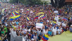 La masiva concentración en San Juan de Los Morros contra la usurpación de Maduro #23Ene (Fotos)