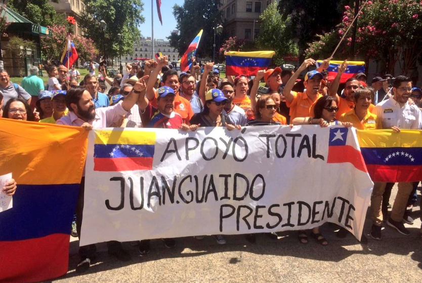 Venezolanos en Chile demuestran su apoyo a Guaidó y la Constitución (Fotos y Video)