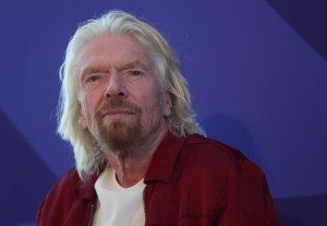 El multimillonario Richard Branson ofreció su isla privada para conseguir un préstamo y salvar su aerolínea