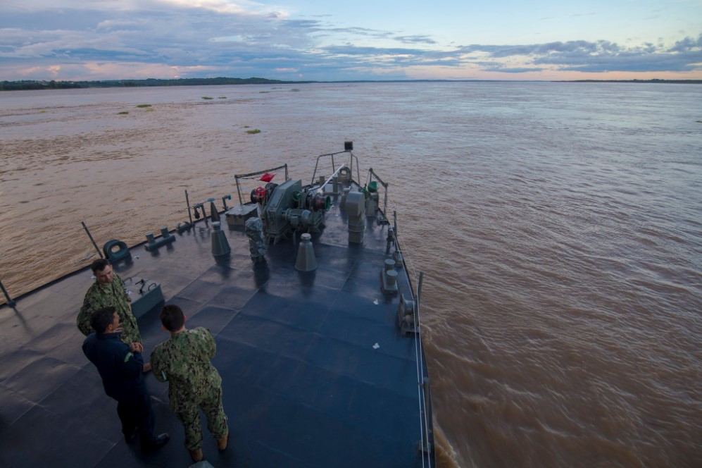Fuerzas Navales de EEUU y Armada brasileña a bordo del buque NAsH Carlos Chagas para dar atención médica a lo largo del Río Amazonas