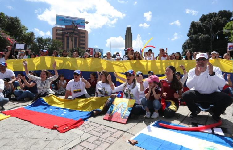 Venezolanos en Guatemala protestaron en apoyo a Juan Guaidó este #2Feb