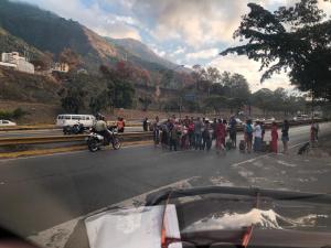 Protestan en la Gran Mariscal de Ayacucho por escasez de gas doméstico #6Feb