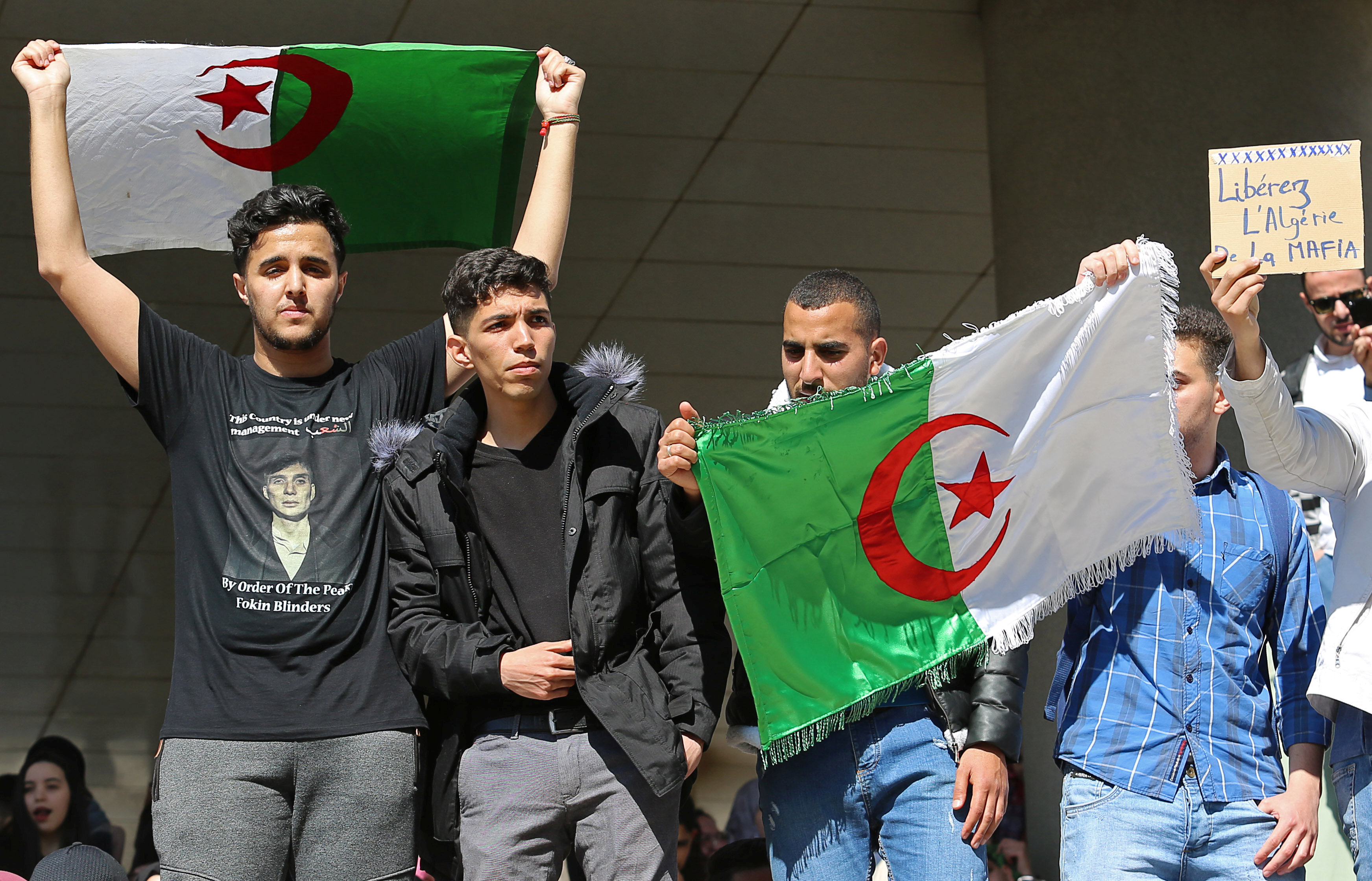 Los estudiantes vuelven a tomar las calles para decir no a Bouteflika