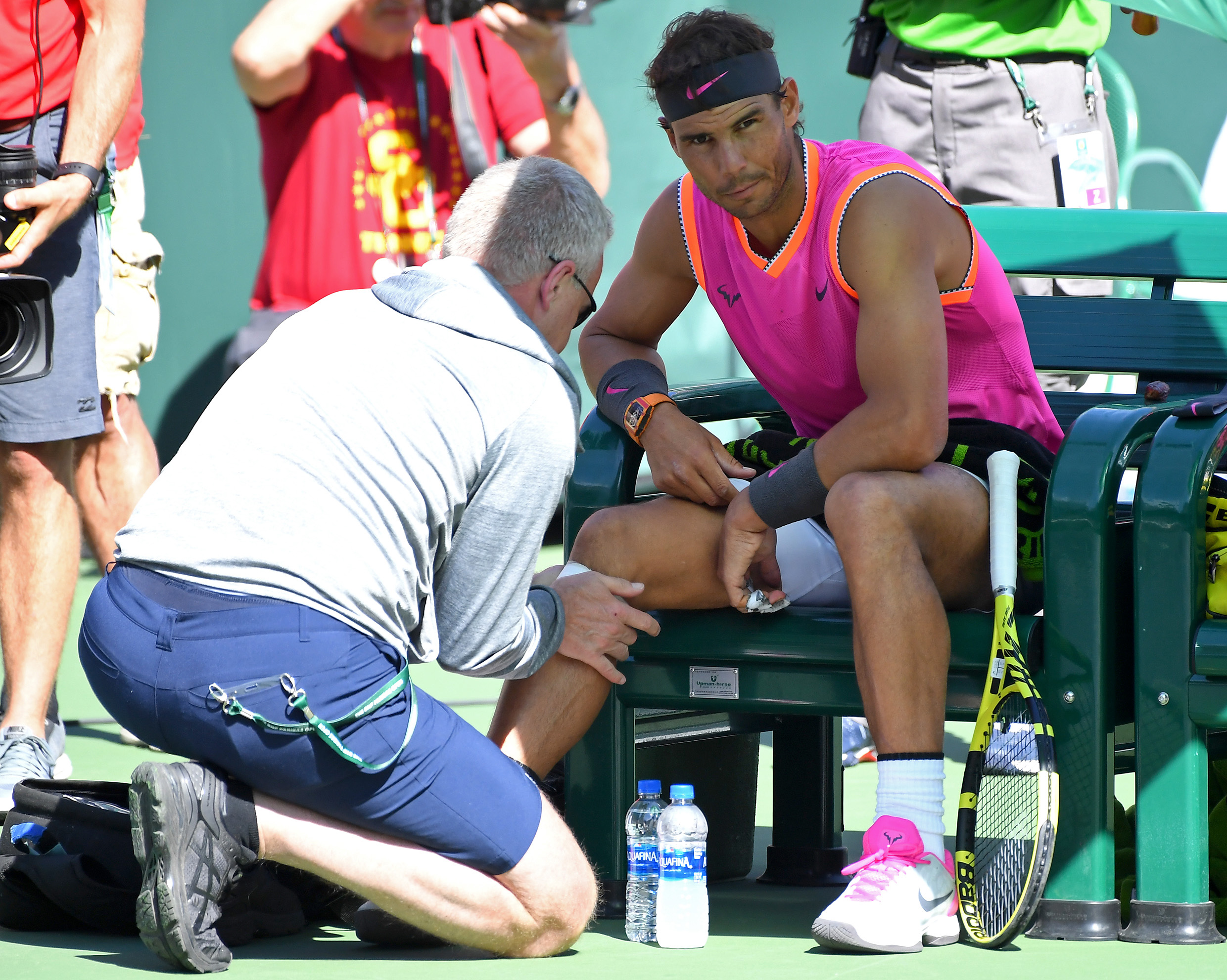 Nadal se retira de semifinales de Indian Wells contra Federer por lesión
