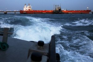 Estancados: Petroleros que transportan dos meses de producción venezolana siguen en el mar