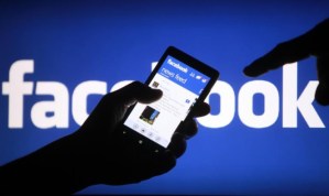 ¿Es posible espiar el Facebook o el WhatsApp de una persona sin ser descubierto? La respuesta es Sí