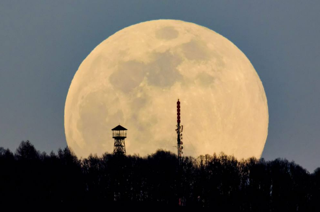 La “luna de gusano”, la superluna que no se ve desde hace casi 40 años y la última del año