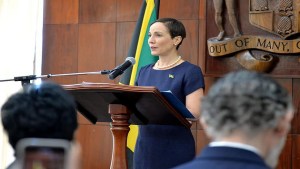 Jamaica cerrará temporalmente su embajada en Venezuela