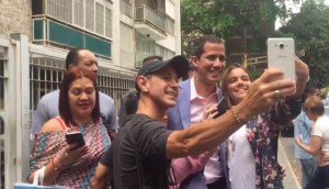 EN VIDEO: Guaidó causa sensación en su llegada al Centro Plaza… (A Maduro no le gusta esto)