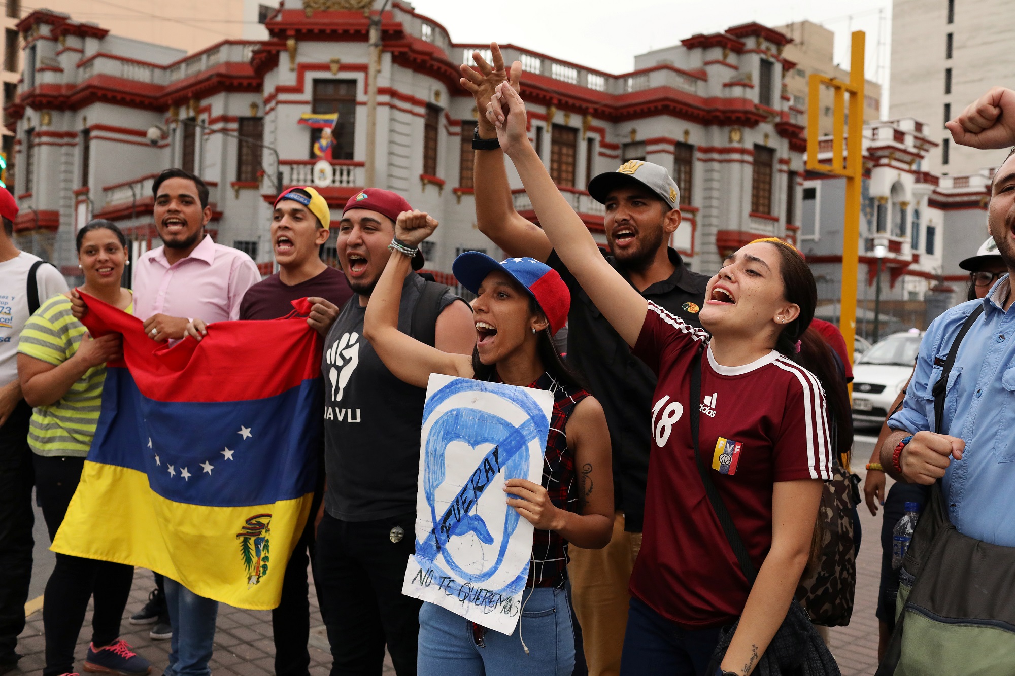 Perú evalúa otorgar visa humanitaria a venezolanos para controlar migrantes