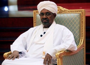 A poner barbas en remojo… Tribunal acusa a expresidente Omar al Bashir de posesión ilegal de divisas
