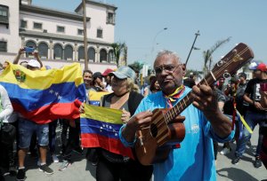 The Guardian: Migrantes venezolanos impulsan economías de países sudamericanos, según estudios