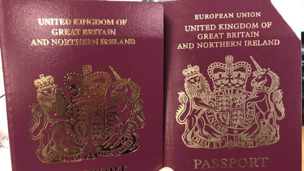 Reino Unido ya emite pasaportes sin las palabras Unión Europea en su portada (FOTO)