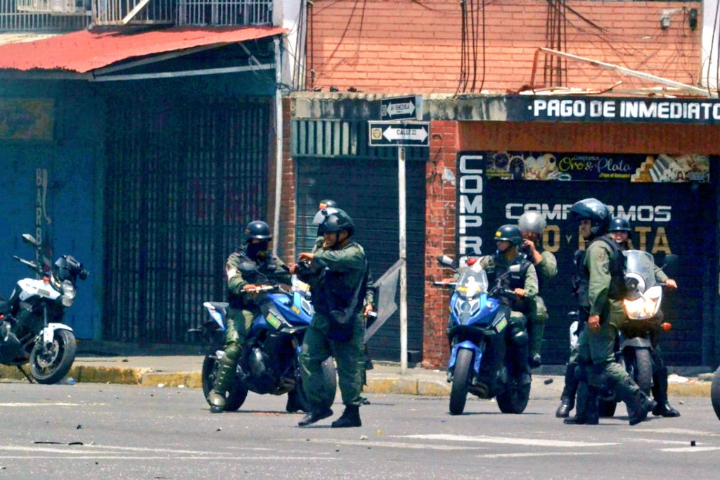 Reportan varios heridos en al menos ocho puntos de represión en Barquisimeto #30Abr