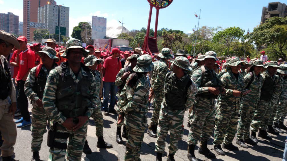 Así marchan los chavistas hacia el Palacio de Miraflores #6Abr (video)