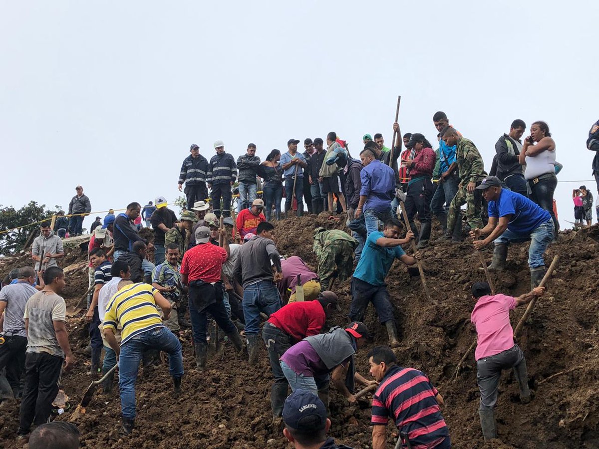 Al menos 14 personas muertas por un deslizamiento en el suroeste de Colombia (Video)