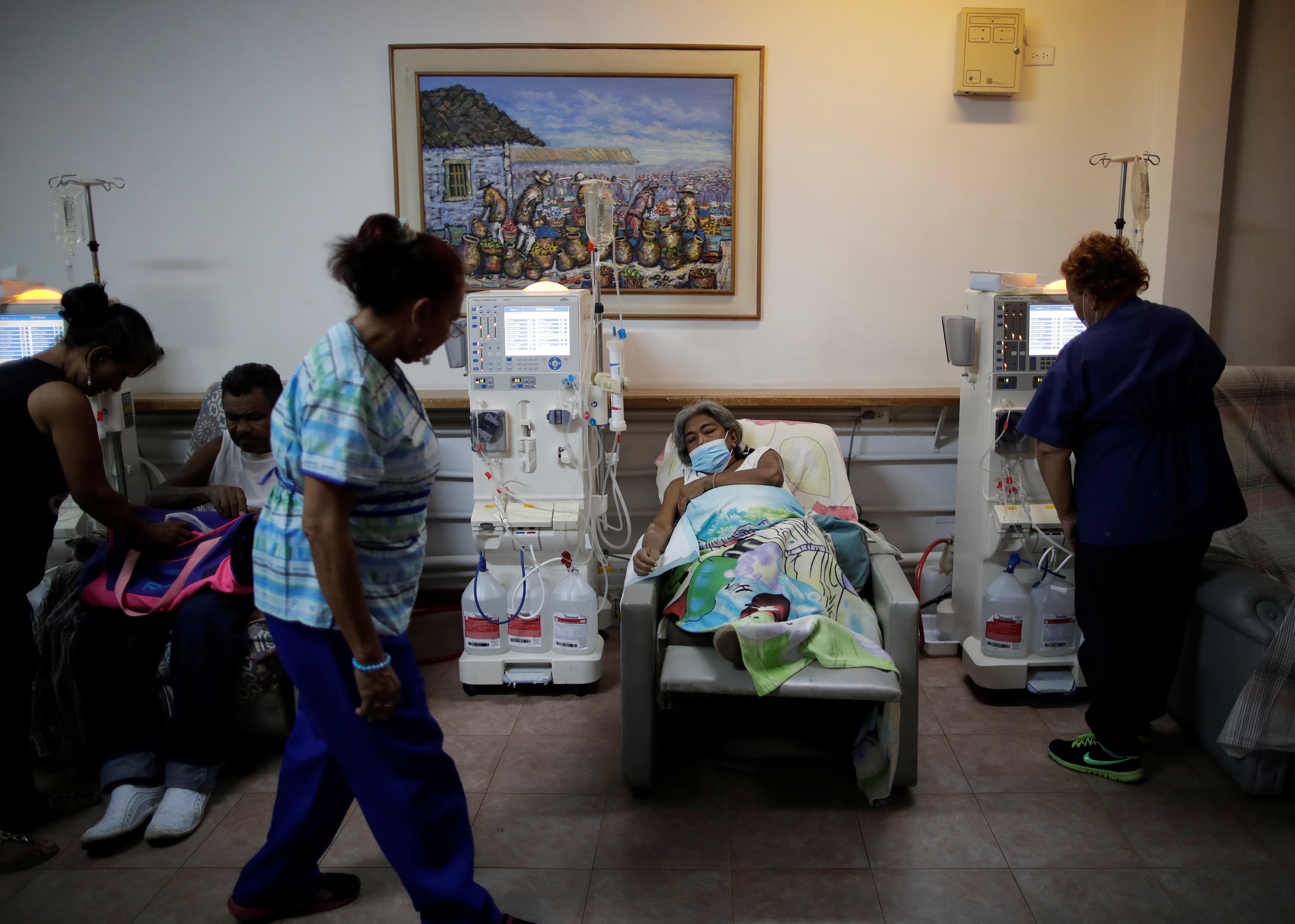 Pacientes de diálisis en Venezuela enfrentan un destino incierto por los apagones (Fotos)
