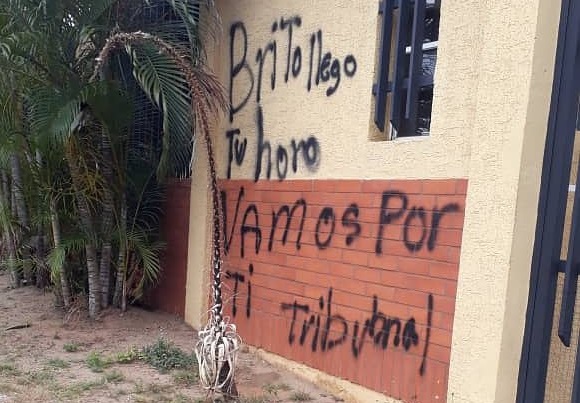 ¡Se equivocaron de vivienda! Dejaron mensajes amenazantes contra el diputado José Brito #11May (foto)